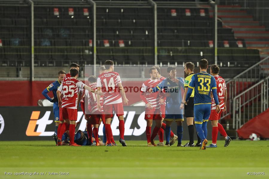 Nick Proschwitz, Hendrik Hansen, Dominik Meisel, Schiedsrichter, Florian Heft, Jannis Nikolaou, FLYERALARM Arena, Würzburg, 15.01.2021, DFL, sport, action, Fussball, Deutschland, Januar 2021, Saison 2020/2021, EBS, FWK, Bundesliga, 2. Bundesliga, Eintracht Braunschweig, FC Würzburger Kickers - Bild-ID: 2286995 Nick Proschwitz, Hendrik Hansen, Dominik Meisel, Schiedsrichter, Florian Heft, Jannis Nikolaou, FLYERALARM Arena, Würzburg, 15.01.2021, DFL, sport, action, Fussball, Deutschland, Januar 2021, Saison 2020/2021, EBS, FWK, Bundesliga, 2. Bundesliga, Eintracht Braunschweig, FC Würzburger Kickers - Bild-ID: 2286995
