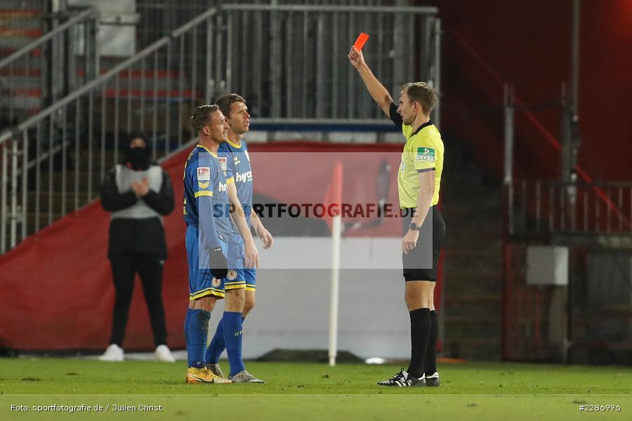 Fassungslos, Platzverweis, Lasse Schlüter, Rote Karte, Florian Heft, Manuel Schwenk, FLYERALARM Arena, Würzburg, 15.01.2021, DFL, sport, action, Fussball, Deutschland, Januar 2021, Saison 2020/2021, EBS, FWK, Bundesliga, 2. Bundesliga, Eintracht Braunschweig, FC Würzburger Kickers - Bild-ID: 2286996 Fassungslos, Platzverweis, Lasse Schlüter, Rote Karte, Florian Heft, Manuel Schwenk, FLYERALARM Arena, Würzburg, 15.01.2021, DFL, sport, action, Fussball, Deutschland, Januar 2021, Saison 2020/2021, EBS, FWK, Bundesliga, 2. Bundesliga, Eintracht Braunschweig, FC Würzburger Kickers - Bild-ID: 2286996