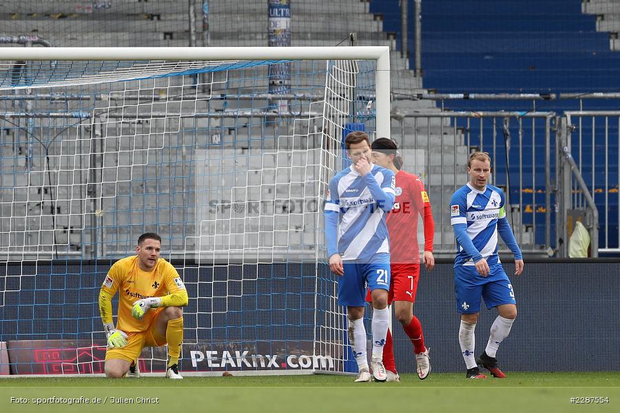 Eigentor, Immanuel Höhn, Merck-Stadion, Darmstadt, 24.01.2021, DFL, sport, action, Fussball, Deutschland, Januar 2021, Saison 2020/2021, KSV, D98, Bundesliga, 2. Bundesliga, Holstein Kiel, SV Darmstadt 98 - Bild-ID: 2287554 Eigentor, Immanuel Höhn, Merck-Stadion, Darmstadt, 24.01.2021, DFL, sport, action, Fussball, Deutschland, Januar 2021, Saison 2020/2021, KSV, D98, Bundesliga, 2. Bundesliga, Holstein Kiel, SV Darmstadt 98 - Bild-ID: 2287554
