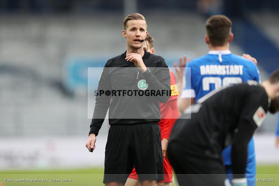Dialog, Schiedsrichter, Nicolai Rapp, Arne Aarnink, Merck-Stadion, Darmstadt, 24.01.2021, DFL, sport, action, Fussball, Deutschland, Januar 2021, Saison 2020/2021, KSV, D98, Bundesliga, 2. Bundesliga, Holstein Kiel, SV Darmstadt 98 - Bild-ID: 2287589 Dialog, Schiedsrichter, Nicolai Rapp, Arne Aarnink, Merck-Stadion, Darmstadt, 24.01.2021, DFL, sport, action, Fussball, Deutschland, Januar 2021, Saison 2020/2021, KSV, D98, Bundesliga, 2. Bundesliga, Holstein Kiel, SV Darmstadt 98 - Bild-ID: 2287589