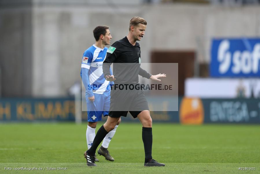 Hände, Arme, gestikuliert, Schiedsrichter, Arne Aarnink, Merck-Stadion, Darmstadt, 24.01.2021, DFL, sport, action, Fussball, Deutschland, Januar 2021, Saison 2020/2021, KSV, D98, Bundesliga, 2. Bundesliga, Holstein Kiel, SV Darmstadt 98 - Bild-ID: 2287602 Hände, Arme, gestikuliert, Schiedsrichter, Arne Aarnink, Merck-Stadion, Darmstadt, 24.01.2021, DFL, sport, action, Fussball, Deutschland, Januar 2021, Saison 2020/2021, KSV, D98, Bundesliga, 2. Bundesliga, Holstein Kiel, SV Darmstadt 98 - Bild-ID: 2287602