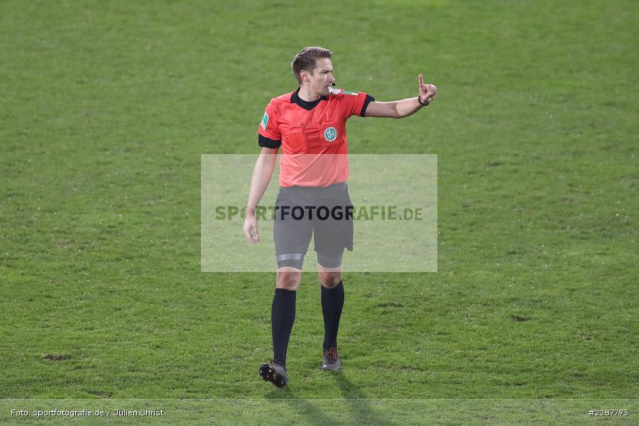 Hände, Arme, gestikuliert, Schiedsrichter, Tobias Reichel, Merck-Stadion, Darmstadt, 27.01.2021, DFL, sport, action, Fussball, Deutschland, Januar 2021, Saison 2020/2021, SVS, D98, Bundesliga, 2. Bundesliga, SV Sandhausen, SV Darmstadt 98 - Bild-ID: 2287793