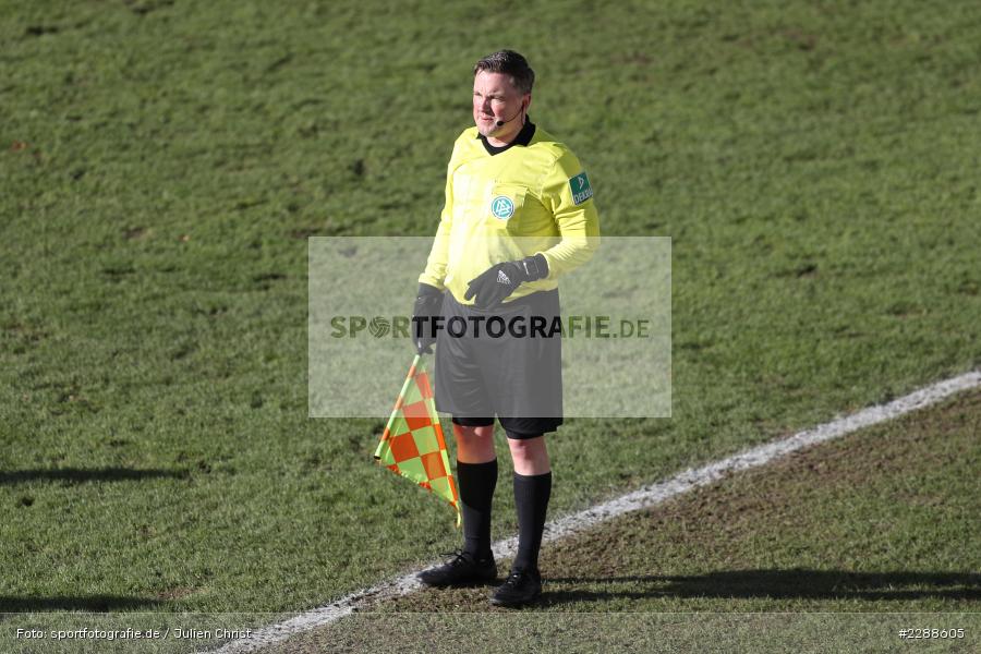 Assistent, Schiedsrichter, Sascha Thielert, Merck-Stadion, Darmstadt, 14.02.2021, DFL, sport, action, Fussball, Deutschland, Februar 2021, Saison 2020/2021, OSN, D98, Bundesliga, 2. Bundesliga, VfL Osnabrück, SV Darmstadt 98 - Bild-ID: 2288605