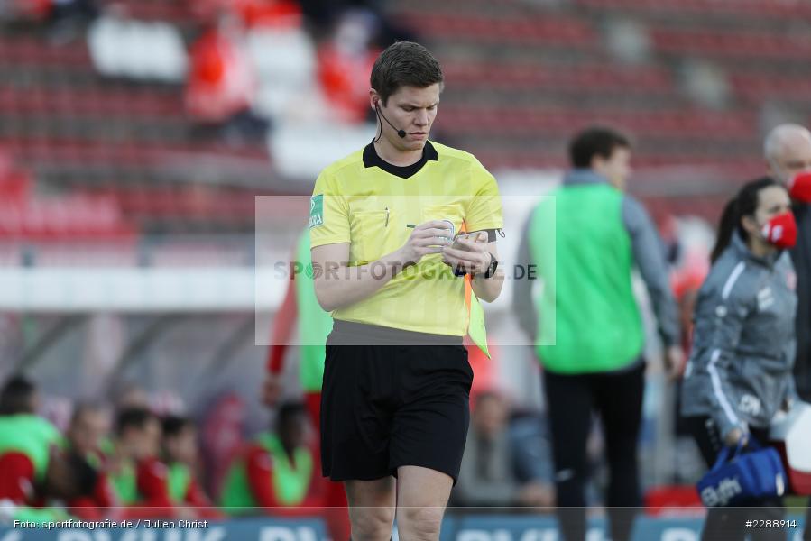Notizen, Assistent, Schiedsrichter, Florian Exner, FLYERALARM Arena, Würzburg, 21.02.2021, DFL, sport, action, Fussball, Deutschland, Februar 2021, Saison 2020/2021, HSV, FWK, Bundesliga, 2. Bundesliga, Hamburger SV, FC Würzburger Kickers - Bild-ID: 2288914