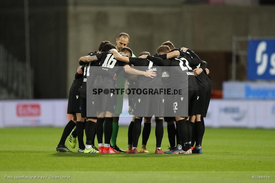Mannschaftskreis, Merck-Stadion, Darmstadt, 26.02.2021, DFL, sport, action, Fussball, Deutschland, Februar 2021, Saison 2020/2021, KSC, SVD, Bundesliga, 2. Bundesliga, Karlsruher SC, SV Darmstadt 98 - Bild-ID: 2288996 Mannschaftskreis, Merck-Stadion, Darmstadt, 26.02.2021, DFL, sport, action, Fussball, Deutschland, Februar 2021, Saison 2020/2021, KSC, SVD, Bundesliga, 2. Bundesliga, Karlsruher SC, SV Darmstadt 98 - Bild-ID: 2288996