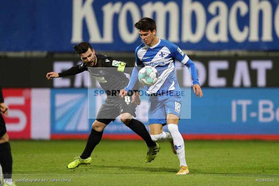 Jerome Gondorf, Mathias Honsak, Merck-Stadion, Darmstadt, 26.02.2021, DFL, sport, action, Fussball, Deutschland, Februar 2021, Saison 2020/2021, KSC, SVD, Bundesliga, 2. Bundesliga, Karlsruher SC, SV Darmstadt 98 - Bild-ID: 2289030