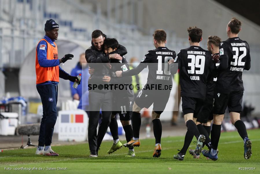 Emotionen, Benjamin Goller, Marvin Wanitzek, Christian Eichner, Torjubel, Kyoung-Rok Choi, Merck-Stadion, Darmstadt, 26.02.2021, DFL, sport, action, Fussball, Deutschland, Februar 2021, Saison 2020/2021, KSC, SVD, Bundesliga, 2. Bundesliga, Karlsruher SC, SV Darmstadt 98 - Bild-ID: 2289059 Emotionen, Benjamin Goller, Marvin Wanitzek, Christian Eichner, Torjubel, Kyoung-Rok Choi, Merck-Stadion, Darmstadt, 26.02.2021, DFL, sport, action, Fussball, Deutschland, Februar 2021, Saison 2020/2021, KSC, SVD, Bundesliga, 2. Bundesliga, Karlsruher SC, SV Darmstadt 98 - Bild-ID: 2289059
