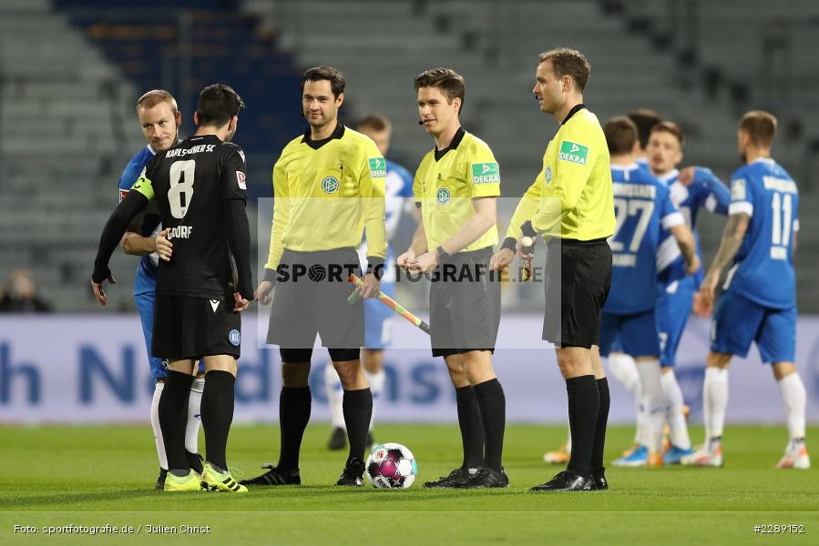 Seitenwahl, Hessischer FV, Jonas Weickenmeier, Lothar Ostheimer, Bayerischer FV, Schiedsrichter, Patrick Hanslbauer, Merck-Stadion, Darmstadt, 26.02.2021, DFL, sport, action, Fussball, Deutschland, Februar 2021, Saison 2020/2021, KSC, SVD, Bundesliga, 2. Bundesliga, Karlsruher SC, SV Darmstadt 98 - Bild-ID: 2289152 Seitenwahl, Hessischer FV, Jonas Weickenmeier, Lothar Ostheimer, Bayerischer FV, Schiedsrichter, Patrick Hanslbauer, Merck-Stadion, Darmstadt, 26.02.2021, DFL, sport, action, Fussball, Deutschland, Februar 2021, Saison 2020/2021, KSC, SVD, Bundesliga, 2. Bundesliga, Karlsruher SC, SV Darmstadt 98 - Bild-ID: 2289152