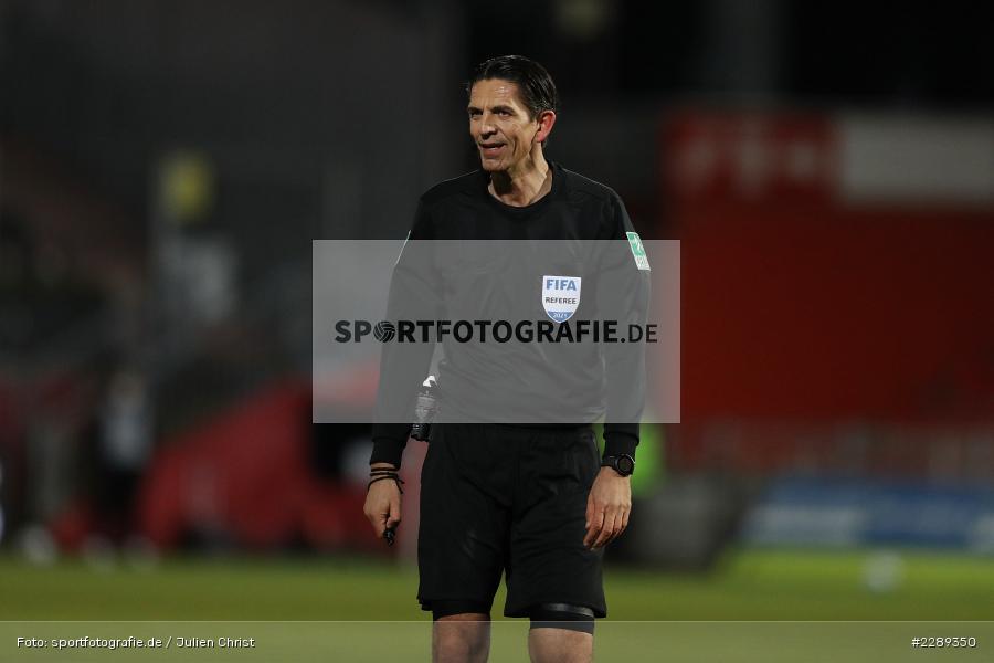 Schiedsrichter, Deniz Aytekin, FLYERALARM Arena, Würzburg, 05.03.2021, DFL, sport, action, Fussball, Deutschland, März 2021, Saison 2020/2021, FCH, FWK, Bundesliga, 2. Bundesliga, FC Heidenheim 1846, FC Würzburger Kickers - Bild-ID: 2289350 Schiedsrichter, Deniz Aytekin, FLYERALARM Arena, Würzburg, 05.03.2021, DFL, sport, action, Fussball, Deutschland, März 2021, Saison 2020/2021, FCH, FWK, Bundesliga, 2. Bundesliga, FC Heidenheim 1846, FC Würzburger Kickers - Bild-ID: 2289350