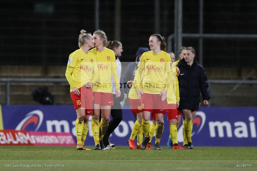 Lachen, Emotionen, Freude, Thea Fullenkamp, Agnieszka Winczo, Stadion am Brentanobad, Frankfurt, 12.03.2021, DFL, sport, action, Fussball, Deutschland, März 2021, Saison 2020/2021, SVM, SGE, Bundesliga, FLYERALARM Frauen-Bundesliga, Frauen, FFBL, SV Meppen, Eintracht Frankfurt - Bild-ID: 2289791