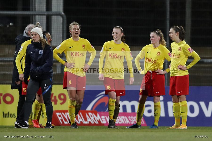 Erleichtert, Emotionen, Bianca Becker, Sarah Schulte, Thea Fullenkamp, Lisa-Marie Weiss, Stadion am Brentanobad, Frankfurt, 12.03.2021, DFL, sport, action, Fussball, Deutschland, März 2021, Saison 2020/2021, SVM, SGE, Bundesliga, FLYERALARM Frauen-Bundesliga, Frauen, FFBL, SV Meppen, Eintracht Frankfurt - Bild-ID: 2289792