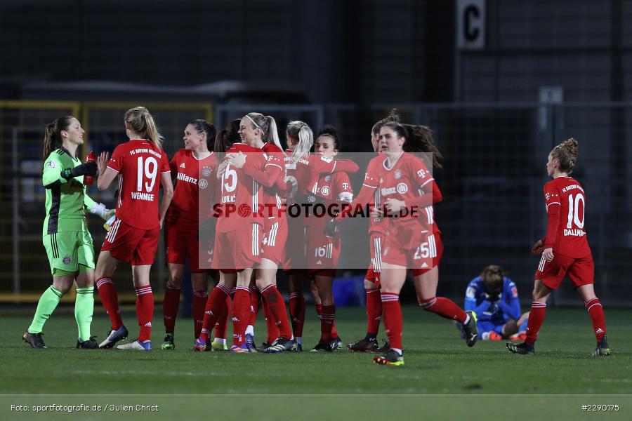Sarah Zadrazil, Laura Benkarth, Amanda Ilestedt, Dietmar-Hopp-Stadion, Sinsheim, 19.03.2021, DFL, sport, action, Fussball, Deutschland, März 2021, Saison 2020/2021, FCB, TSG, Frauen, Viertelfinale, DFB-Pokal, DFB, FC Bayern München, TSG 1899 Hoffenheim - Bild-ID: 2290175 Sarah Zadrazil, Laura Benkarth, Amanda Ilestedt, Dietmar-Hopp-Stadion, Sinsheim, 19.03.2021, DFL, sport, action, Fussball, Deutschland, März 2021, Saison 2020/2021, FCB, TSG, Frauen, Viertelfinale, DFB-Pokal, DFB, FC Bayern München, TSG 1899 Hoffenheim - Bild-ID: 2290175