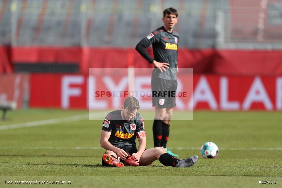 Rasen, Schuh, Benedikt Gimber, FLYERALARM Arena, Würzburg, 21.03.2021, DFL, sport, action, Fussball, Deutschland, März 2021, Saison 2020/2021, SSV, FWK, Bundesliga, 2. Bundesliga, SSV Jahn Regensburg, FC Würzburger Kickers - Bild-ID: 2290372 Rasen, Schuh, Benedikt Gimber, FLYERALARM Arena, Würzburg, 21.03.2021, DFL, sport, action, Fussball, Deutschland, März 2021, Saison 2020/2021, SSV, FWK, Bundesliga, 2. Bundesliga, SSV Jahn Regensburg, FC Würzburger Kickers - Bild-ID: 2290372