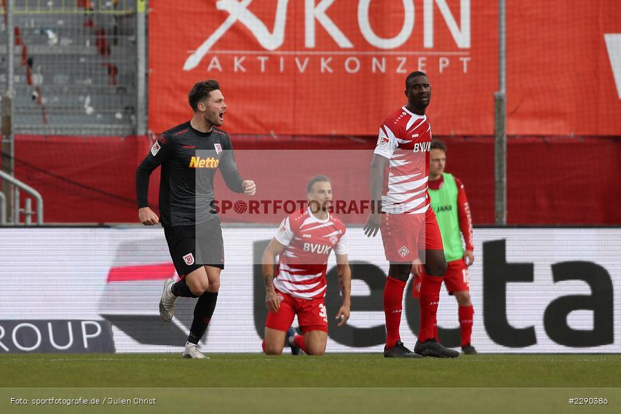 Douglas Franco Teixeira, Rolf Feltscher, Gestik, Tor, Torjubel, Emotionen, Andreas Albers, FLYERALARM Arena, Würzburg, 21.03.2021, DFL, sport, action, Fussball, Deutschland, März 2021, Saison 2020/2021, SSV, FWK, Bundesliga, 2. Bundesliga, SSV Jahn Regensburg, FC Würzburger Kickers - Bild-ID: 2290386