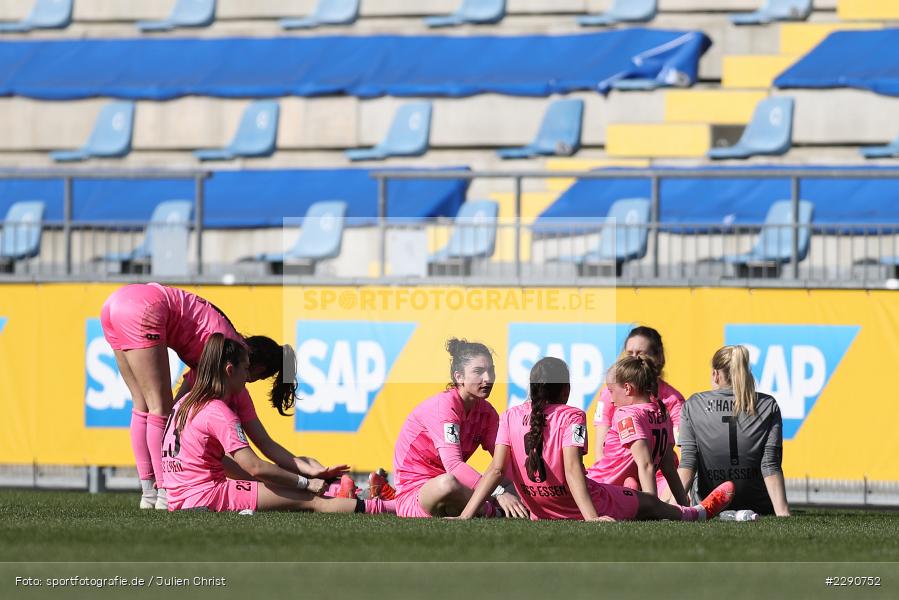 Rasen, Stina Johannes, Sonne, Beke Sterner, Dietmar-Hopp-Stadion, Sinsheim, 28.03.2021, DFL, sport, action, Fussball, Deutschland, März 2021, Saison 2020/2021, SGS, TSG, Bundesliga, FLYERALARM Frauen-Bundesliga, Frauen, FFBL, SGS Essen, TSG 1899 Hoffenheim - Bild-ID: 2290752
