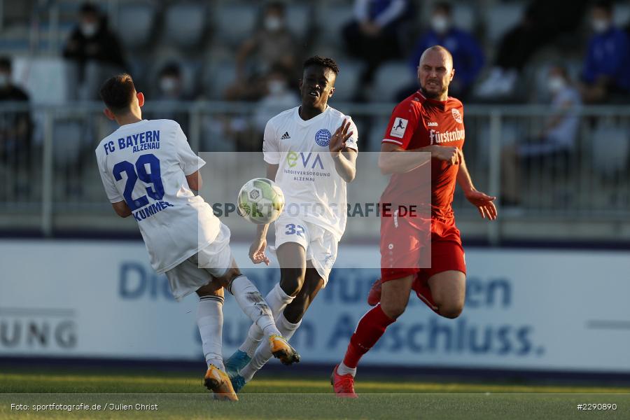 Umar Saho Sarho, Santiago Fischer, Jonas Kummer, Main-Echo Arena, Alzenau, 30.03.2021, DFB, sport, action, Fussball, Deutschland, März 2021, Saison 2020/2021, BSC, FCB, 4. Liga, Regionalliga, Regionalliga Südwest, Bahlinger SC, FC Bayern Alzenau - Bild-ID: 2290890