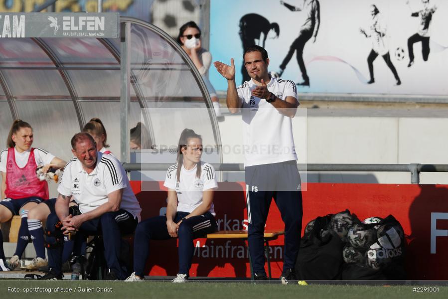 Trainer, Anweisungen, Gestik, Florian Stein, Soccergirl Sportpark, Würzburg, 31.03.2021, DFB, sport, action, Fussball, Deutschland, März 2021, Saison 2020/2021, SGA, FWK, Frauen, Süd, 2. Frauen-Bundesliga, SG 99 Andernach, FC Würzburger Kickers - Bild-ID: 2291001