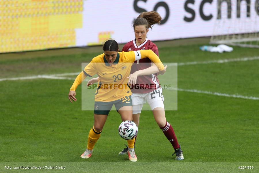 Jana Feldkamp, Sam Kerr, 10.04.2021, DFB, sport, action, Fussball, April 2021, Australia, Germany, BRITA-Arena, AUS, GER, Wiesbaden, Frauen-Länderspiel, Länderspiel, Australien, Deutschland - Bild-ID: 2291339 Jana Feldkamp, Sam Kerr, 10.04.2021, DFB, sport, action, Fussball, April 2021, Australia, Germany, BRITA-Arena, AUS, GER, Wiesbaden, Frauen-Länderspiel, Länderspiel, Australien, Deutschland - Bild-ID: 2291339