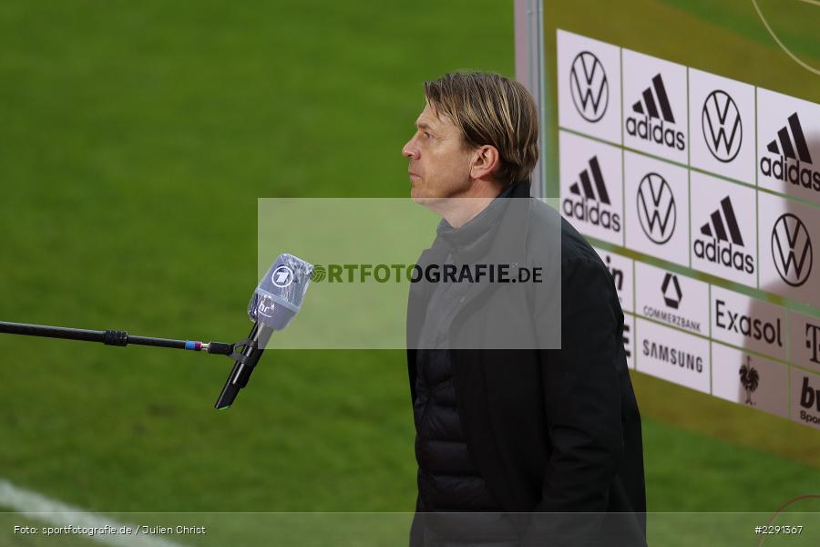 Coach, hr-Fernsehen, ARD, Interview, Tony Gustavsson, 10.04.2021, DFB, sport, action, Fussball, April 2021, Australia, Germany, BRITA-Arena, AUS, GER, Wiesbaden, Frauen-Länderspiel, Länderspiel, Australien, Deutschland - Bild-ID: 2291367 Coach, hr-Fernsehen, ARD, Interview, Tony Gustavsson, 10.04.2021, DFB, sport, action, Fussball, April 2021, Australia, Germany, BRITA-Arena, AUS, GER, Wiesbaden, Frauen-Länderspiel, Länderspiel, Australien, Deutschland - Bild-ID: 2291367
