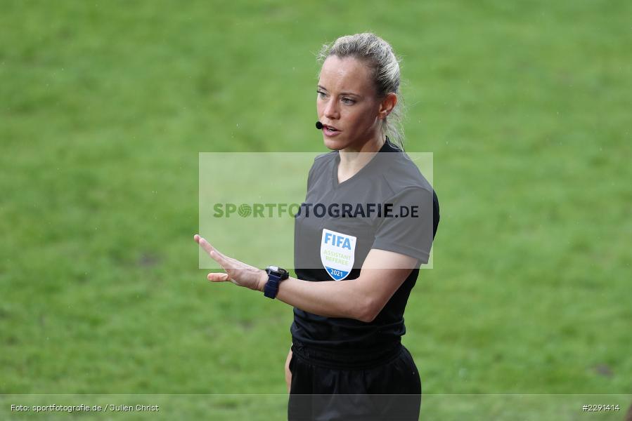 Mimik, Gestik, Referee, ESP, Silvia Fernandez Perez, 10.04.2021, DFB, sport, action, Fussball, April 2021, Australia, Germany, BRITA-Arena, AUS, GER, Wiesbaden, Frauen-Länderspiel, Länderspiel, Australien, Deutschland - Bild-ID: 2291414