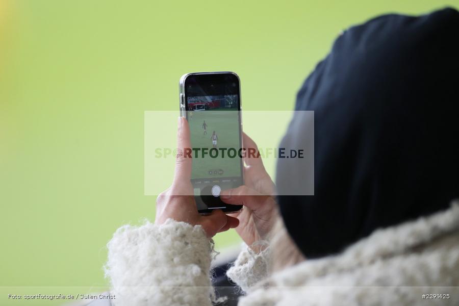 Symbolbild, Spiel, Foto, Smartphone, 10.04.2021, DFB, sport, action, Fussball, April 2021, Australia, Germany, BRITA-Arena, AUS, GER, Wiesbaden, Frauen-Länderspiel, Länderspiel, Australien, Deutschland - Bild-ID: 2291425 Symbolbild, Spiel, Foto, Smartphone, 10.04.2021, DFB, sport, action, Fussball, April 2021, Australia, Germany, BRITA-Arena, AUS, GER, Wiesbaden, Frauen-Länderspiel, Länderspiel, Australien, Deutschland - Bild-ID: 2291425