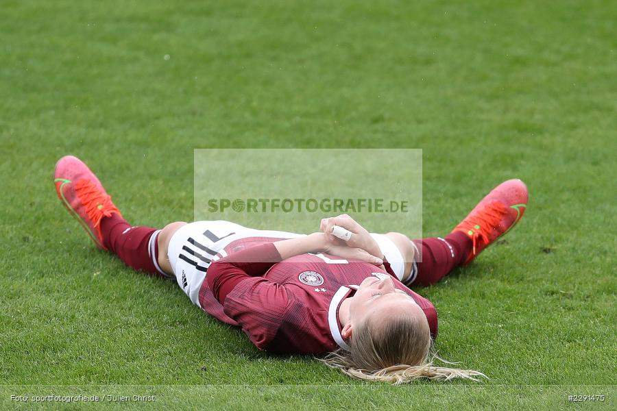 Rasen, Pitch, am Boden, Lea Schueller, 10.04.2021, DFB, sport, action, Fussball, April 2021, Australia, Germany, BRITA-Arena, AUS, GER, Wiesbaden, Frauen-Länderspiel, Länderspiel, Australien, Deutschland - Bild-ID: 2291475 Rasen, Pitch, am Boden, Lea Schueller, 10.04.2021, DFB, sport, action, Fussball, April 2021, Australia, Germany, BRITA-Arena, AUS, GER, Wiesbaden, Frauen-Länderspiel, Länderspiel, Australien, Deutschland - Bild-ID: 2291475