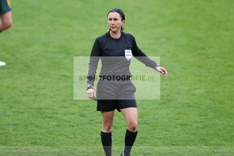 Hände, Arme, gestikuliert, Schiedsrichter, Marta Frias Acedo, 10.04.2021, DFB, sport, action, Fussball, April 2021, Australia, Germany, BRITA-Arena, AUS, GER, Wiesbaden, Frauen-Länderspiel, Länderspiel, Australien, Deutschland - Bild-ID: 2291482 Hände, Arme, gestikuliert, Schiedsrichter, Marta Frias Acedo, 10.04.2021, DFB, sport, action, Fussball, April 2021, Australia, Germany, BRITA-Arena, AUS, GER, Wiesbaden, Frauen-Länderspiel, Länderspiel, Australien, Deutschland - Bild-ID: 2291482