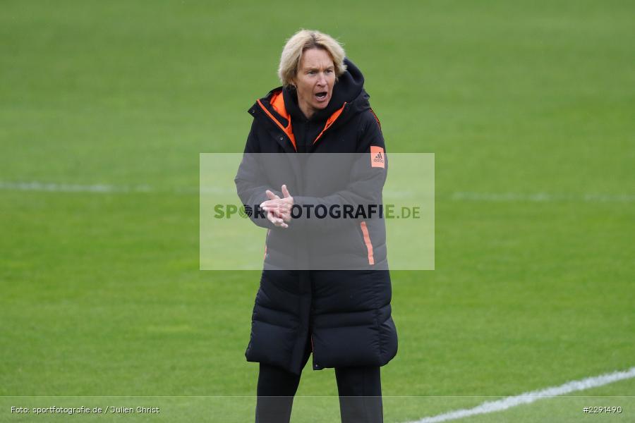 Gestik, Applaus, Bundestrainerin, Martina Voss-Tecklenburg, 10.04.2021, DFB, sport, action, Fussball, April 2021, Australia, Germany, BRITA-Arena, AUS, GER, Wiesbaden, Frauen-Länderspiel, Länderspiel, Australien, Deutschland - Bild-ID: 2291490 Gestik, Applaus, Bundestrainerin, Martina Voss-Tecklenburg, 10.04.2021, DFB, sport, action, Fussball, April 2021, Australia, Germany, BRITA-Arena, AUS, GER, Wiesbaden, Frauen-Länderspiel, Länderspiel, Australien, Deutschland - Bild-ID: 2291490