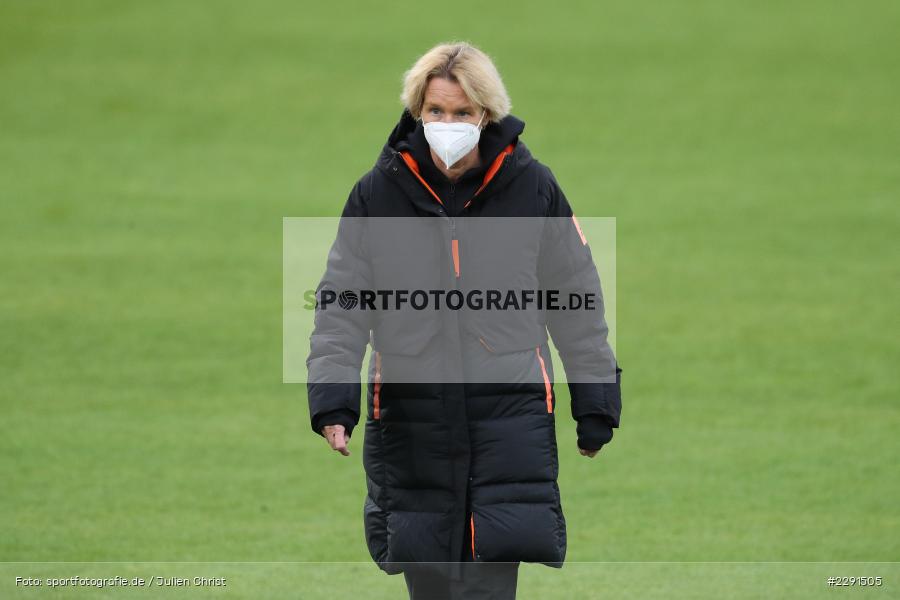 Martina Voss-Tecklenburg, 10.04.2021, DFB, sport, action, Fussball, April 2021, Australia, Germany, BRITA-Arena, AUS, GER, Wiesbaden, Frauen-Länderspiel, Länderspiel, Australien, Deutschland - Bild-ID: 2291505 Martina Voss-Tecklenburg, 10.04.2021, DFB, sport, action, Fussball, April 2021, Australia, Germany, BRITA-Arena, AUS, GER, Wiesbaden, Frauen-Länderspiel, Länderspiel, Australien, Deutschland - Bild-ID: 2291505