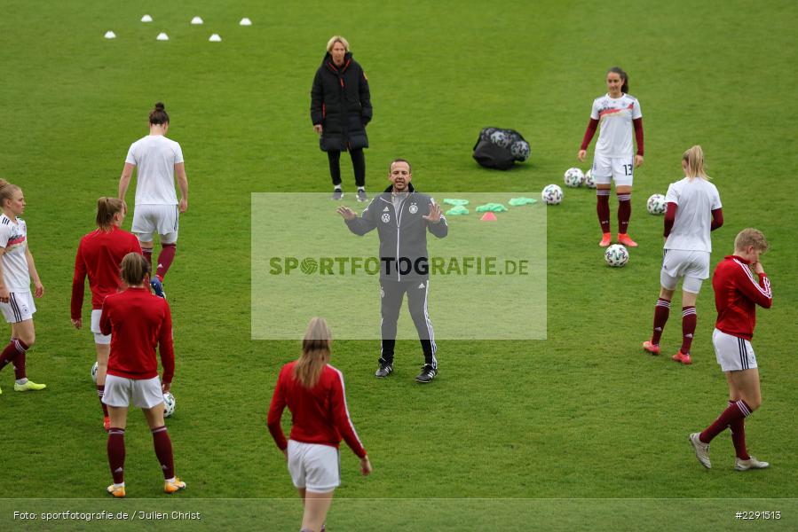 Aufwärmen, Hände, Arme, gestikuliert, Patrik Grolimund, 10.04.2021, DFB, sport, action, Fussball, April 2021, Australia, Germany, BRITA-Arena, AUS, GER, Wiesbaden, Frauen-Länderspiel, Länderspiel, Australien, Deutschland - Bild-ID: 2291513 Aufwärmen, Hände, Arme, gestikuliert, Patrik Grolimund, 10.04.2021, DFB, sport, action, Fussball, April 2021, Australia, Germany, BRITA-Arena, AUS, GER, Wiesbaden, Frauen-Länderspiel, Länderspiel, Australien, Deutschland - Bild-ID: 2291513