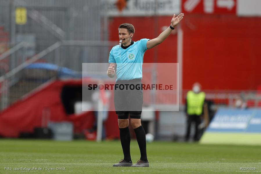 Schiedsrichter, Tobias Reichel, FLYERALARM Arena, Würzburg, 11.04.2021, DFL, sport, action, Fussball, Deutschland, April 2021, Saison 2020/2021, FCN, FWK, Bundesliga, 2. Bundesliga, 1. FC Nürnberg, FC Würzburger Kickers - Bild-ID: 2291628