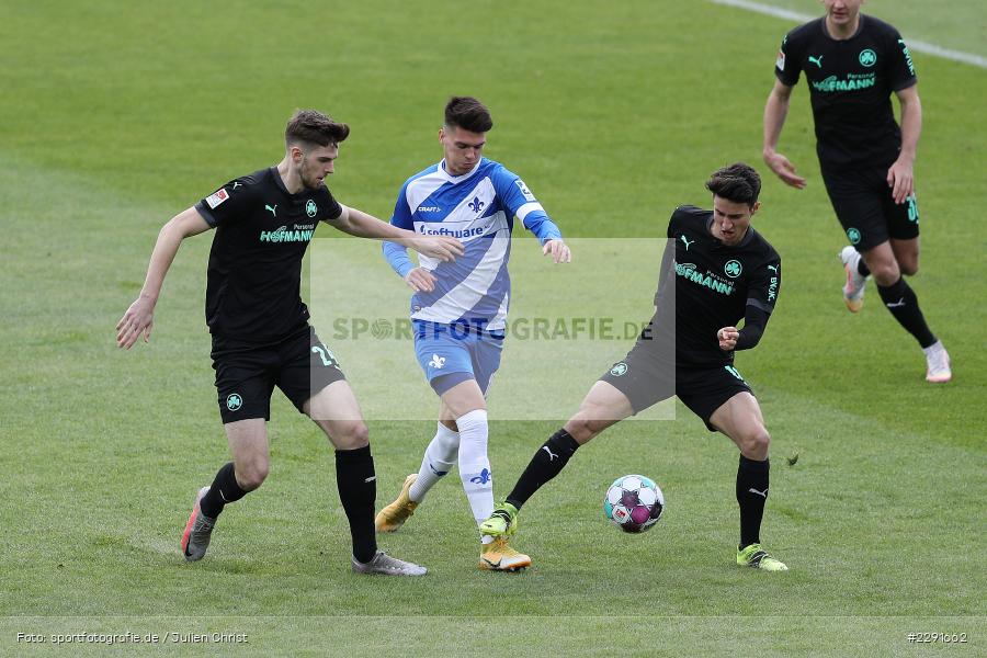 Anton Stach, Marco Meyerhöfer, Mathias Honsak, Merck-Stadion, Darmstadt, 16.04.2021, DFL, sport, action, Fussball, Deutschland, April 2021, Saison 2020/2021, SGF, SVD, Bundesliga, 2. Bundesliga, SpVgg Greuther Fürth, SV Darmstadt 98 - Bild-ID: 2291662 Anton Stach, Marco Meyerhöfer, Mathias Honsak, Merck-Stadion, Darmstadt, 16.04.2021, DFL, sport, action, Fussball, Deutschland, April 2021, Saison 2020/2021, SGF, SVD, Bundesliga, 2. Bundesliga, SpVgg Greuther Fürth, SV Darmstadt 98 - Bild-ID: 2291662