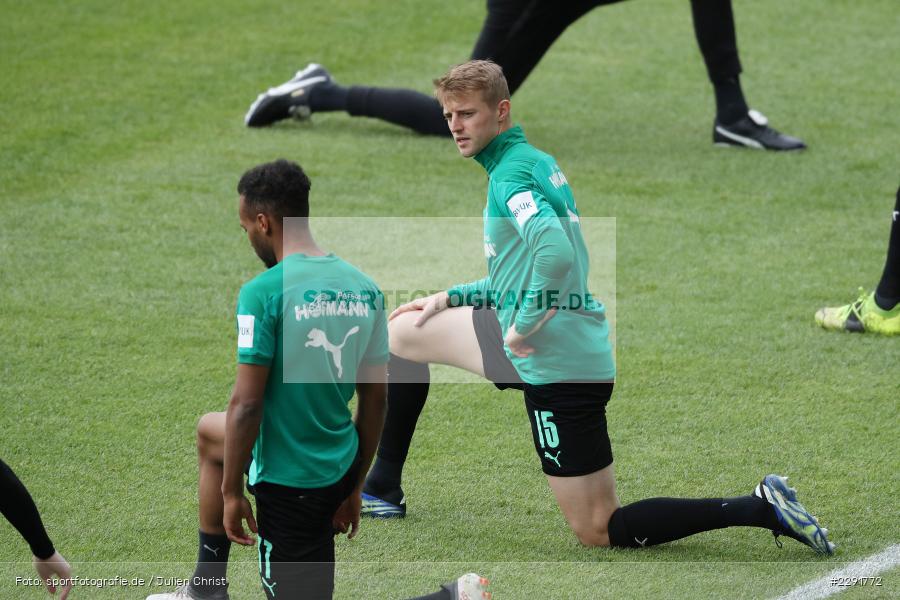 Dehnen, Aufwärmen, Sebastian Ernst, Merck-Stadion, Darmstadt, 16.04.2021, DFL, sport, action, Fussball, Deutschland, April 2021, Saison 2020/2021, SGF, SVD, Bundesliga, 2. Bundesliga, SpVgg Greuther Fürth, SV Darmstadt 98 - Bild-ID: 2291772
