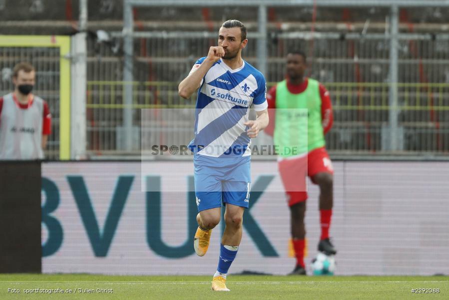 Tor, Torjubel, Serdar Dursun, FLYERALARM-Arena, Würzburg, 20.04.2021, DFL, sport, action, Fussball, Deutschland, April 2021, Saison 2020/2021, SVD, FWK, Bundesliga, 2. Bundesliga, SV Darmstadt 98, FC Würzburger Kickers - Bild-ID: 2292088 Tor, Torjubel, Serdar Dursun, FLYERALARM-Arena, Würzburg, 20.04.2021, DFL, sport, action, Fussball, Deutschland, April 2021, Saison 2020/2021, SVD, FWK, Bundesliga, 2. Bundesliga, SV Darmstadt 98, FC Würzburger Kickers - Bild-ID: 2292088