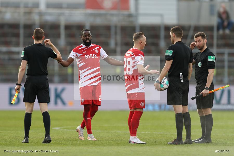 Julius Martenstein, Florian Lechner, Gestik, reklamieren, Christof Günsch, Schiedsrichter, Ridge Munsy, Arne Feick, FLYERALARM-Arena, Würzburg, 20.04.2021, DFL, sport, action, Fussball, Deutschland, April 2021, Saison 2020/2021, SVD, FWK, Bundesliga, 2. Bundesliga, SV Darmstadt 98, FC Würzburger Kickers - Bild-ID: 2292109 Julius Martenstein, Florian Lechner, Gestik, reklamieren, Christof Günsch, Schiedsrichter, Ridge Munsy, Arne Feick, FLYERALARM-Arena, Würzburg, 20.04.2021, DFL, sport, action, Fussball, Deutschland, April 2021, Saison 2020/2021, SVD, FWK, Bundesliga, 2. Bundesliga, SV Darmstadt 98, FC Würzburger Kickers - Bild-ID: 2292109