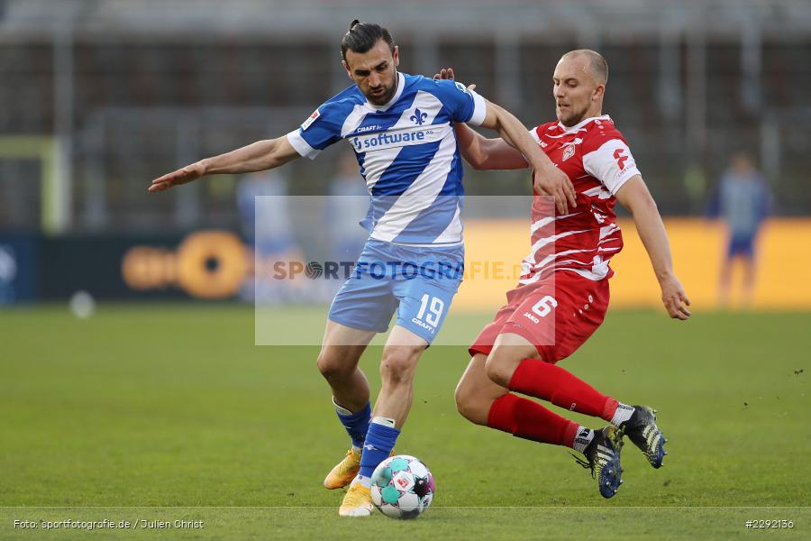 Tobias Kraulich, Serdar Dursun, FLYERALARM-Arena, Würzburg, 20.04.2021, DFL, sport, action, Fussball, Deutschland, April 2021, Saison 2020/2021, SVD, FWK, Bundesliga, 2. Bundesliga, SV Darmstadt 98, FC Würzburger Kickers - Bild-ID: 2292136
