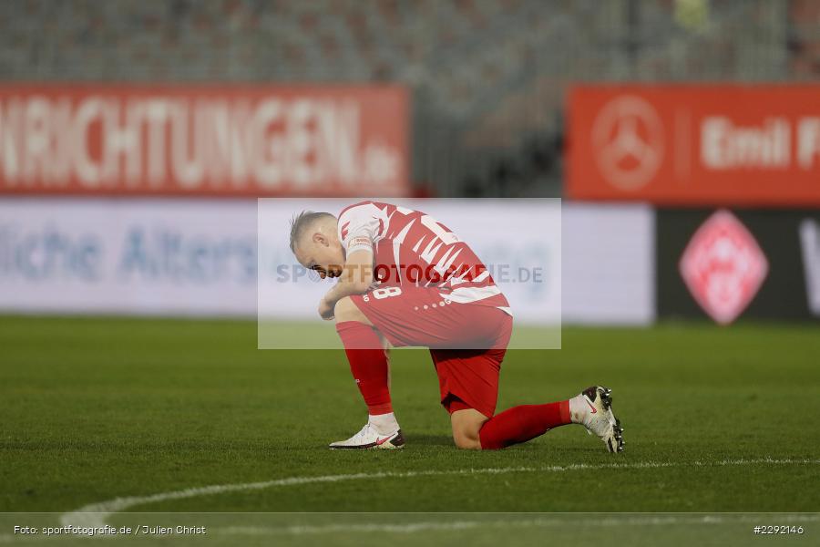 am Boden, enttäuscht, Arne Feick, FLYERALARM-Arena, Würzburg, 20.04.2021, DFL, sport, action, Fussball, Deutschland, April 2021, Saison 2020/2021, SVD, FWK, Bundesliga, 2. Bundesliga, SV Darmstadt 98, FC Würzburger Kickers - Bild-ID: 2292146