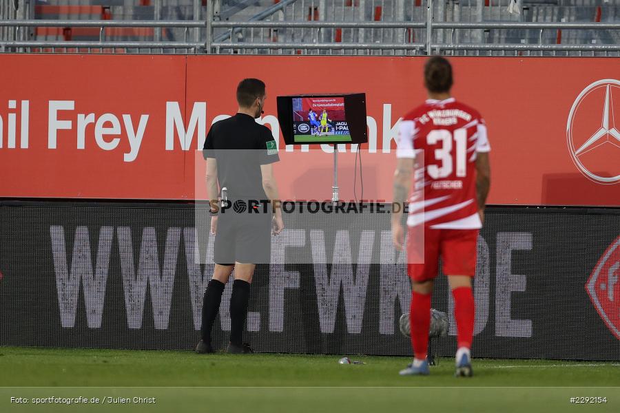 Serdar Dursun, Tor, Monitor, Prüfung, VA, Videobeweis, Christof Günsch, FLYERALARM-Arena, Würzburg, 20.04.2021, DFL, sport, action, Fussball, Deutschland, April 2021, Saison 2020/2021, SVD, FWK, Bundesliga, 2. Bundesliga, SV Darmstadt 98, FC Würzburger Kickers - Bild-ID: 2292154