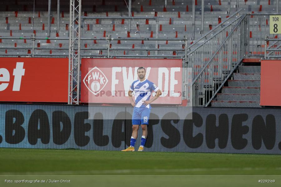 Badelatschen, Serdar Dursun, FLYERALARM-Arena, Würzburg, 20.04.2021, DFL, sport, action, Fussball, Deutschland, April 2021, Saison 2020/2021, SVD, FWK, Bundesliga, 2. Bundesliga, SV Darmstadt 98, FC Würzburger Kickers - Bild-ID: 2292169