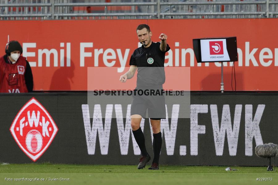 Video Assist, Serdar Dursun, Gestik, Zurückgenommen, Tor, Videobeweis, Christof Günsch, FLYERALARM-Arena, Würzburg, 20.04.2021, DFL, sport, action, Fussball, Deutschland, April 2021, Saison 2020/2021, SVD, FWK, Bundesliga, 2. Bundesliga, SV Darmstadt 98, FC Würzburger Kickers - Bild-ID: 2292172 Video Assist, Serdar Dursun, Gestik, Zurückgenommen, Tor, Videobeweis, Christof Günsch, FLYERALARM-Arena, Würzburg, 20.04.2021, DFL, sport, action, Fussball, Deutschland, April 2021, Saison 2020/2021, SVD, FWK, Bundesliga, 2. Bundesliga, SV Darmstadt 98, FC Würzburger Kickers - Bild-ID: 2292172
