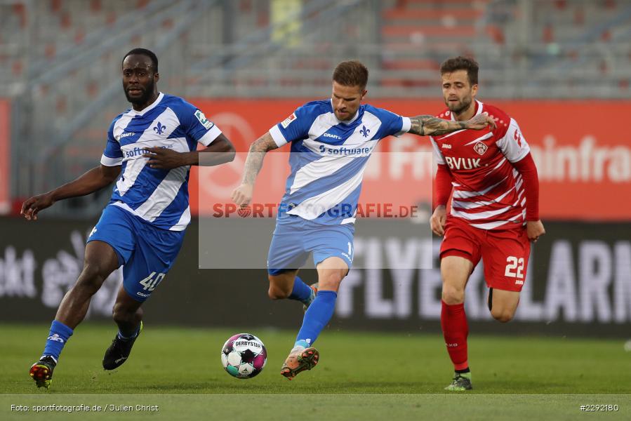 Daniel Hägele, Erich Berko, Tobias Kempe, FLYERALARM-Arena, Würzburg, 20.04.2021, DFL, sport, action, Fussball, Deutschland, April 2021, Saison 2020/2021, SVD, FWK, Bundesliga, 2. Bundesliga, SV Darmstadt 98, FC Würzburger Kickers - Bild-ID: 2292180 Daniel Hägele, Erich Berko, Tobias Kempe, FLYERALARM-Arena, Würzburg, 20.04.2021, DFL, sport, action, Fussball, Deutschland, April 2021, Saison 2020/2021, SVD, FWK, Bundesliga, 2. Bundesliga, SV Darmstadt 98, FC Würzburger Kickers - Bild-ID: 2292180