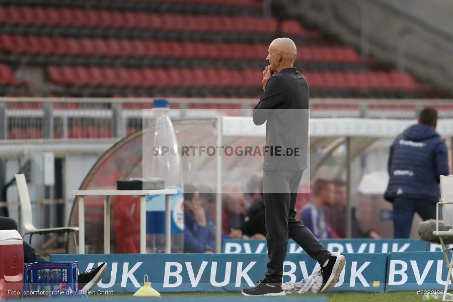 Fassungslosigkeit, Gestik, Ralf Santelli, FLYERALARM-Arena, Würzburg, 20.04.2021, DFL, sport, action, Fussball, Deutschland, April 2021, Saison 2020/2021, SVD, FWK, Bundesliga, 2. Bundesliga, SV Darmstadt 98, FC Würzburger Kickers - Bild-ID: 2292189