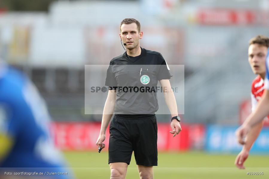 Schiedsrichter, Christof Günsch, FLYERALARM-Arena, Würzburg, 20.04.2021, DFL, sport, action, Fussball, Deutschland, April 2021, Saison 2020/2021, SVD, FWK, Bundesliga, 2. Bundesliga, SV Darmstadt 98, FC Würzburger Kickers - Bild-ID: 2292205