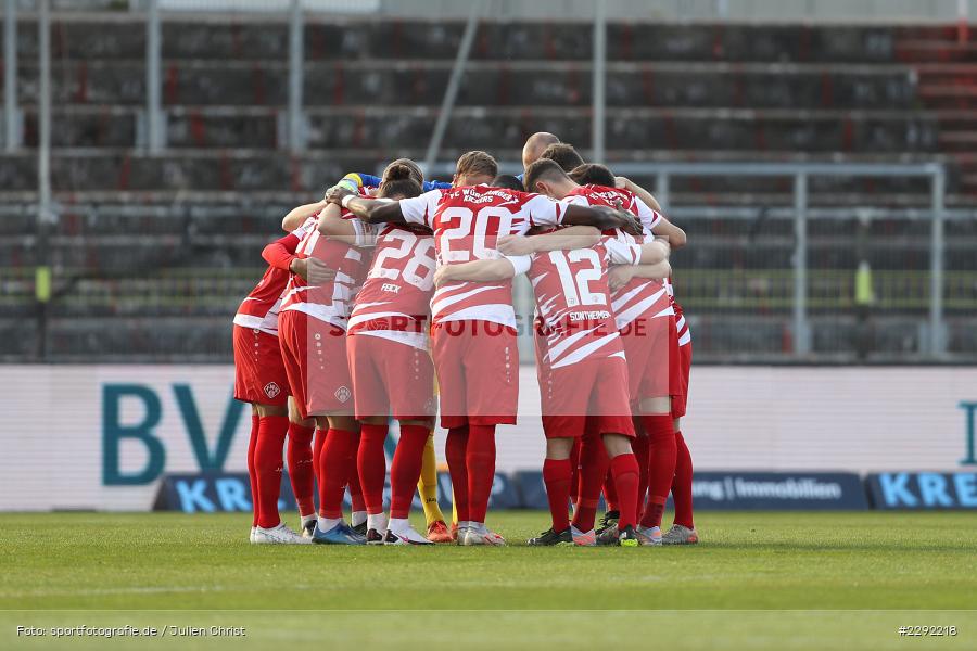 Mannschaftskreis, FLYERALARM-Arena, Würzburg, 20.04.2021, DFL, sport, action, Fussball, Deutschland, April 2021, Saison 2020/2021, SVD, FWK, Bundesliga, 2. Bundesliga, SV Darmstadt 98, FC Würzburger Kickers - Bild-ID: 2292218