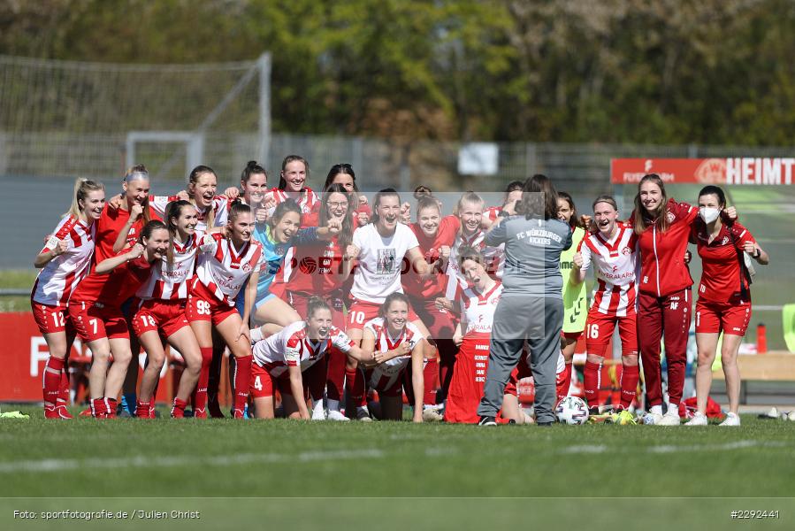 Team, Mannschaft, Gestik, Emotionen, Freude, Jubel, Gruppenfoto, Nicole Kreußer, Danke, T-Shirt, Sophia Klärle, Marsia Gath, Jule Dickmeis, Johanna Popp, Torwart, Meike Bohn, Jenaya Robertson, Maria Ansmann, Medina Desic, Soccergirl Sportpark, Würzburg, 25.04.2021, DFL, sport, action, Fussball, Deutschland, April 2021, Saison 2020/2021, FFC, FWK, Frauen, Süd, 2. Frauen-Bundesliga, 1. FFC Niederkirchen, FC Würzburger Kickers - Bild-ID: 2292441 Team, Mannschaft, Gestik, Emotionen, Freude, Jubel, Gruppenfoto, Nicole Kreußer, Danke, T-Shirt, Sophia Klärle, Marsia Gath, Jule Dickmeis, Johanna Popp, Torwart, Meike Bohn, Jenaya Robertson, Maria Ansmann, Medina Desic, Soccergirl Sportpark, Würzburg, 25.04.2021, DFL, sport, action, Fussball, Deutschland, April 2021, Saison 2020/2021, FFC, FWK, Frauen, Süd, 2. Frauen-Bundesliga, 1. FFC Niederkirchen, FC Würzburger Kickers - Bild-ID: 2292441