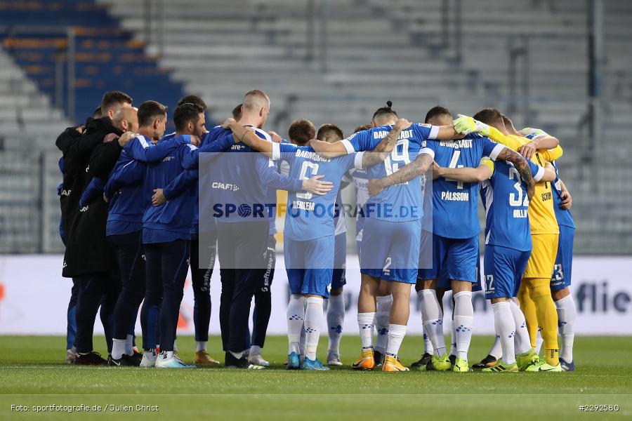 Mannschaftskreis, Merck-Stadion, Darmstadt, 26.04.2021, DFL, sport, action, Fussball, Deutschland, April 2021, Saison 2020/2021, BOC, SVD, Bundesliga, 2. Bundesliga, VfL Bochum, SV Darmstadt 98 - Bild-ID: 2292580 Mannschaftskreis, Merck-Stadion, Darmstadt, 26.04.2021, DFL, sport, action, Fussball, Deutschland, April 2021, Saison 2020/2021, BOC, SVD, Bundesliga, 2. Bundesliga, VfL Bochum, SV Darmstadt 98 - Bild-ID: 2292580