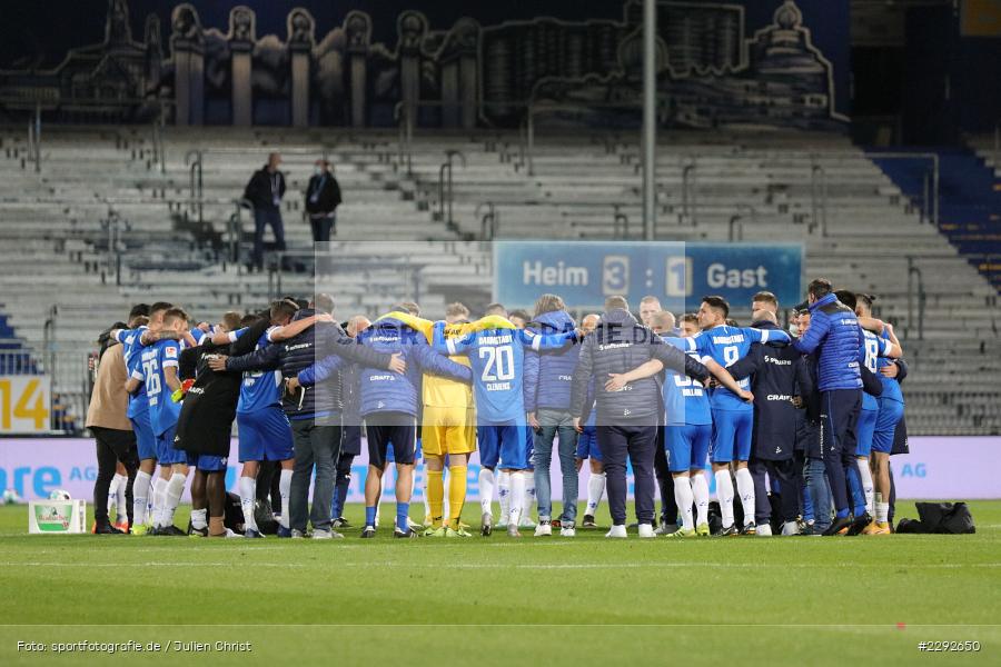 Lilien, Jubel, Mannschaftskreis, Merck-Stadion, Darmstadt, 26.04.2021, DFL, sport, action, Fussball, Deutschland, April 2021, Saison 2020/2021, BOC, SVD, Bundesliga, 2. Bundesliga, VfL Bochum, SV Darmstadt 98 - Bild-ID: 2292650 Lilien, Jubel, Mannschaftskreis, Merck-Stadion, Darmstadt, 26.04.2021, DFL, sport, action, Fussball, Deutschland, April 2021, Saison 2020/2021, BOC, SVD, Bundesliga, 2. Bundesliga, VfL Bochum, SV Darmstadt 98 - Bild-ID: 2292650