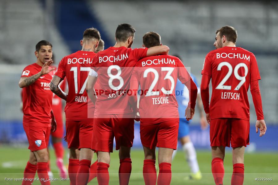 Danny Blum, Maxim Leitsch, Robert Tesche, Anthony Losilla, Merck-Stadion, Darmstadt, 26.04.2021, DFL, sport, action, Fussball, Deutschland, April 2021, Saison 2020/2021, BOC, SVD, Bundesliga, 2. Bundesliga, VfL Bochum, SV Darmstadt 98 - Bild-ID: 2292660
