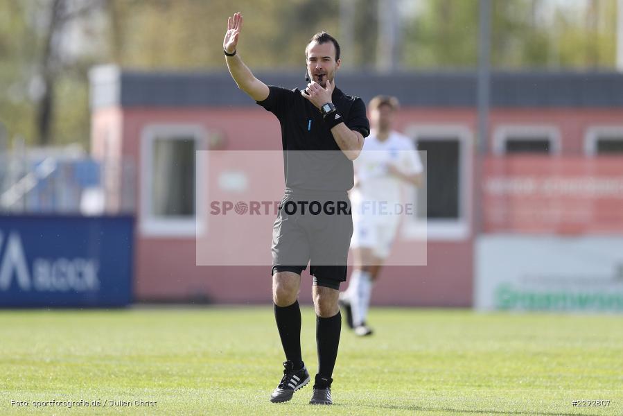 Schiedsrichter, Anweisungen, Joshua Herbert, Main-Echo Arena, Alzenau, 28.04.2021, sport, action, Fussball, Deutschland, April 2021, Saison 2020/2021, OFC, FCB, Viertelfinale, Hessenpokal, Kickers Offenbach, FC Bayern Alzenau - Bild-ID: 2292807 Schiedsrichter, Anweisungen, Joshua Herbert, Main-Echo Arena, Alzenau, 28.04.2021, sport, action, Fussball, Deutschland, April 2021, Saison 2020/2021, OFC, FCB, Viertelfinale, Hessenpokal, Kickers Offenbach, FC Bayern Alzenau - Bild-ID: 2292807