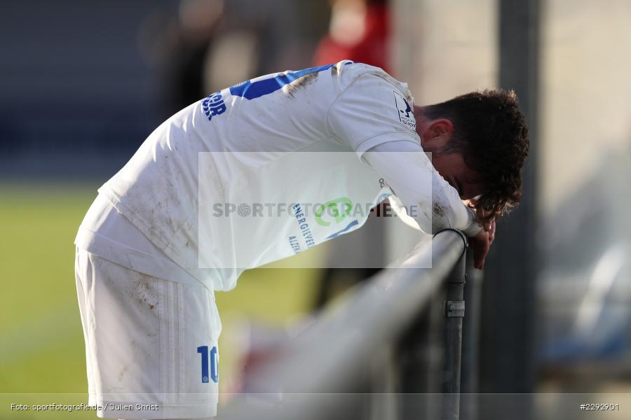 enttäuscht, Mahdi Mehnatgir, Main-Echo Arena, Alzenau, 04.05.2021, sport, action, Fussball, Deutschland, Mai 2021, Saison 2020/2021, 4. Liga, Regionalliga Südwest, Regionalliga, FCG, FCB, FC Gießen, FC Bayern Alzenau - Bild-ID: 2292901